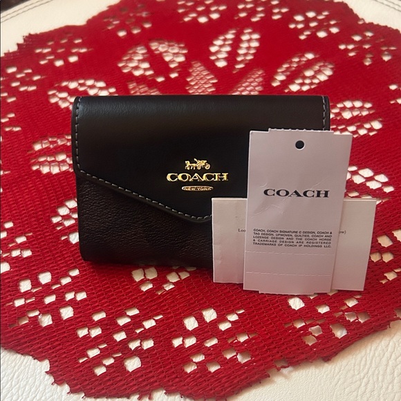 Coach Black Leather Women's Card Holder with Gold Accents - Picture 2 of 10